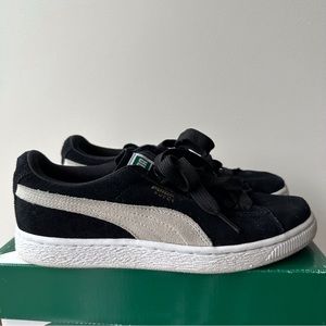 Puma Classic Suede Sneakers Size 6.5